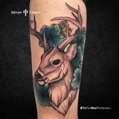 tatuaje de venado, tatuaje de venado en el brazo, ideas de tatuajes en el brazo, infierno tatuajes, estudio de tatuajes